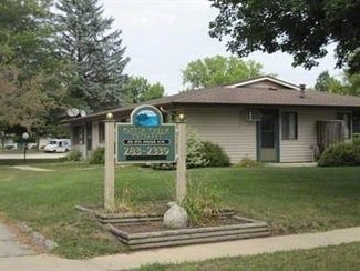 Plus de détails pour 102 8th Ave NW, Oelwein, IA - Logement à vendre