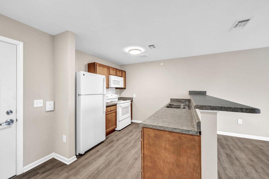 6500 Powers Blvd, Parma, OH à louer - Photo de l’immeuble – Image 2 sur 40