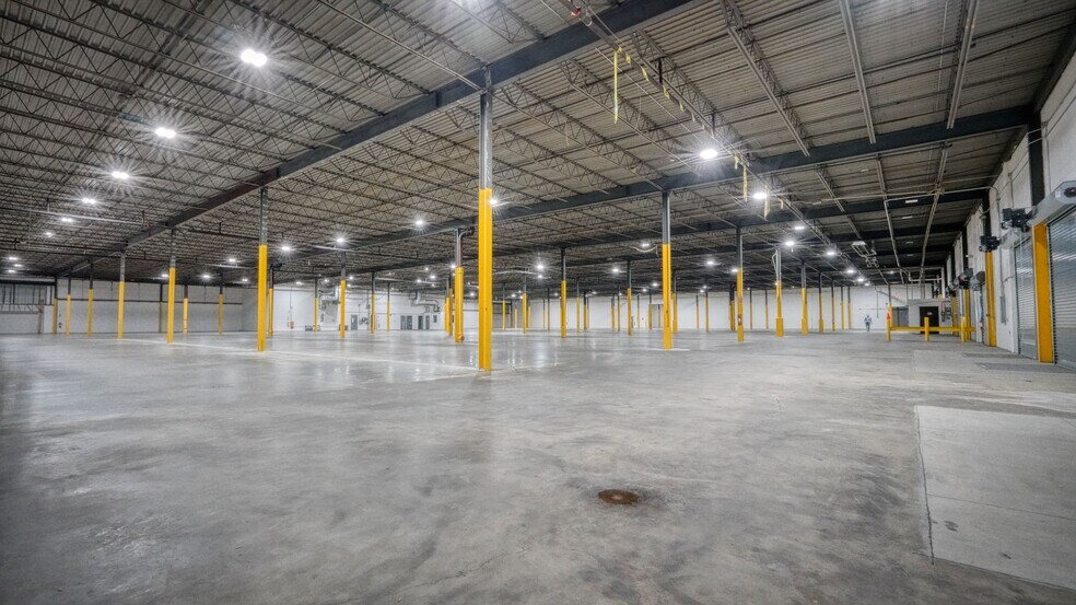 195 13th Ave, Ronkonkoma, NY à louer - Photo intérieure – Image 3 sur 4