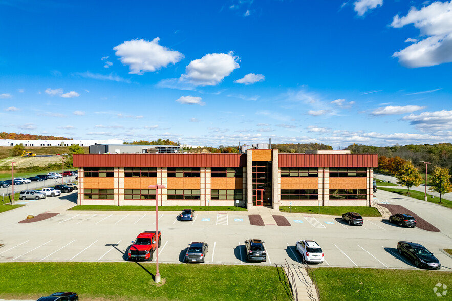 631 Excel Dr, Mount Pleasant, PA à louer - Photo de l’immeuble – Image 3 sur 17