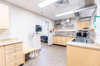 435 Notre Dame Av, Sudbury, ON à louer Photo de l’immeuble– Image 2 sur 8