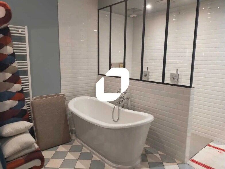 Bureau dans Bordeaux à vendre - Photo de l’immeuble – Image 3 sur 14