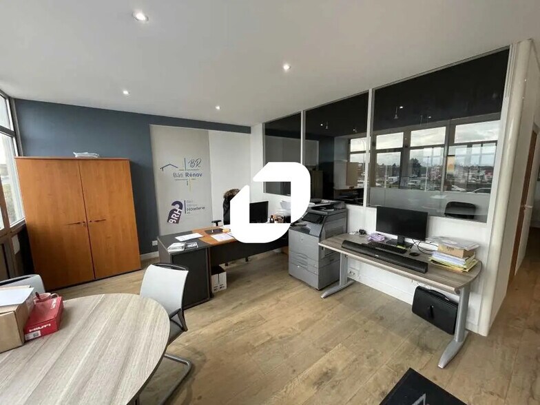 Bureau dans La Ville-du-Bois à louer - Photo intérieure – Image 3 sur 9