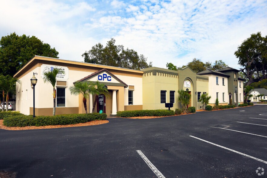 2001 Manatee Ave E, Bradenton, FL à louer - Photo de l’immeuble – Image 1 sur 28