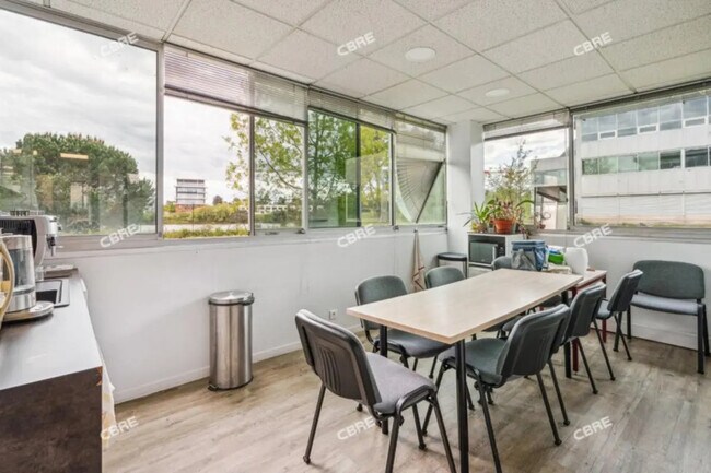 Plus de détails pour Bureau à louer