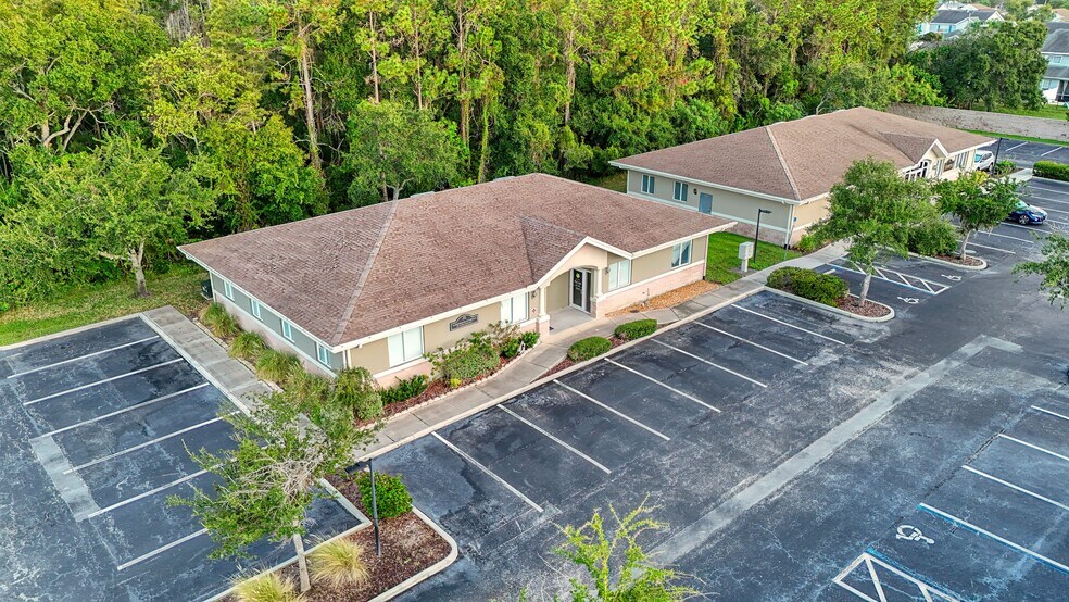 230 Pine Ave N, Oldsmar, FL à louer - Photo de l’immeuble – Image 2 sur 9