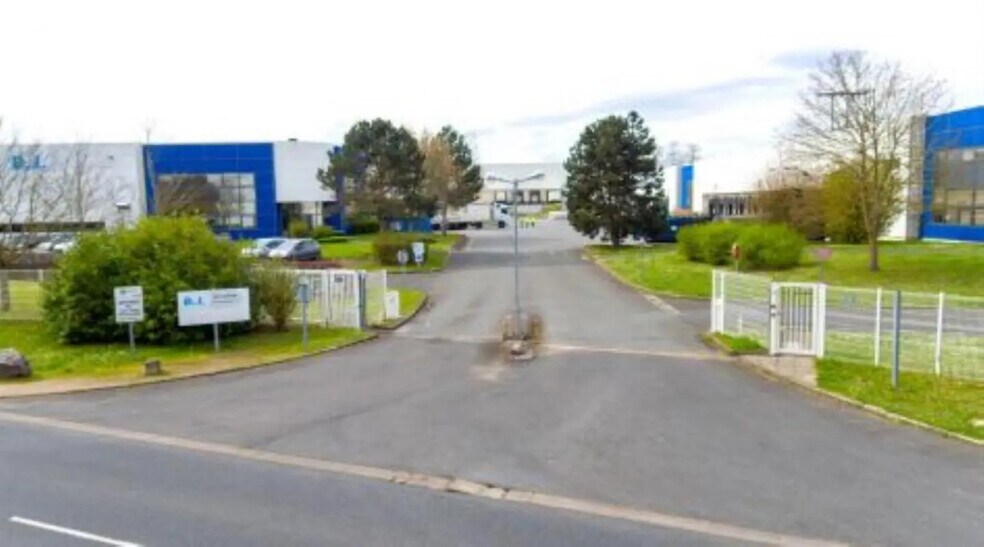 Industriel/Logistique dans Ormes à louer - Photo de l’immeuble – Image 2 sur 9