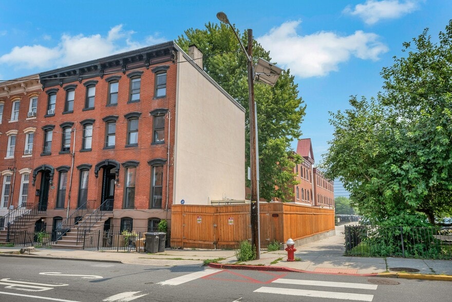 514 Manila Ave, Jersey City, NJ à vendre - Photo principale – Image 1 sur 23