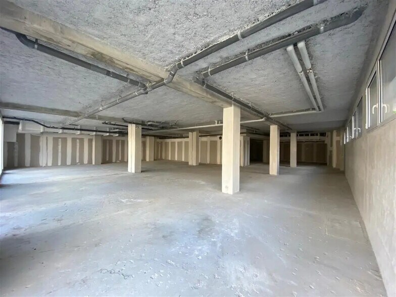 Local d'activités dans Ivry-sur-Seine à vendre - Photo de l’immeuble – Image 2 sur 8