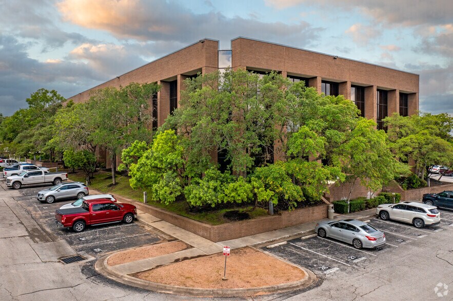 4440 S Piedras Dr, San Antonio, TX à vendre - Photo de l’immeuble – Image 1 sur 3