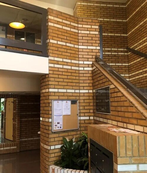 Bureau dans Champs-sur-Marne à louer - Photo de l’immeuble – Image 2 sur 4