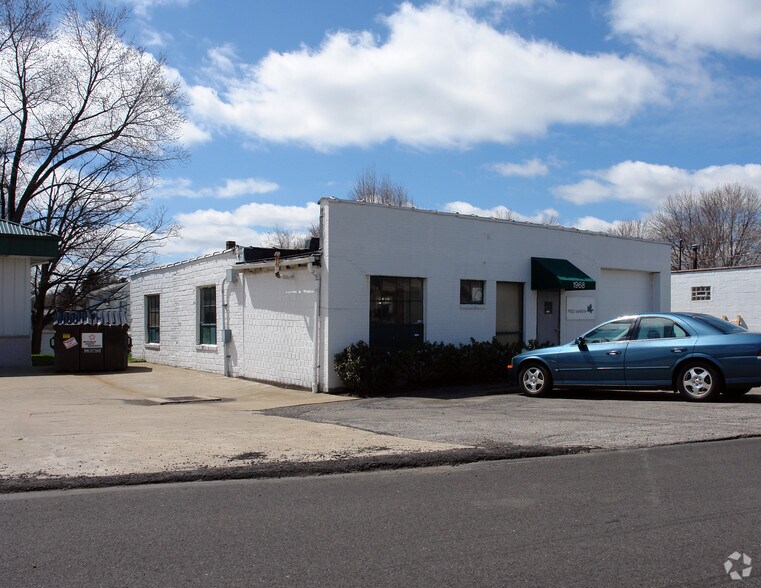 1968-1970 Englewood Ave portefeuille de 2 biens à vendre sur LoopNet.fr - Photo de l’immeuble – Image 2 sur 4