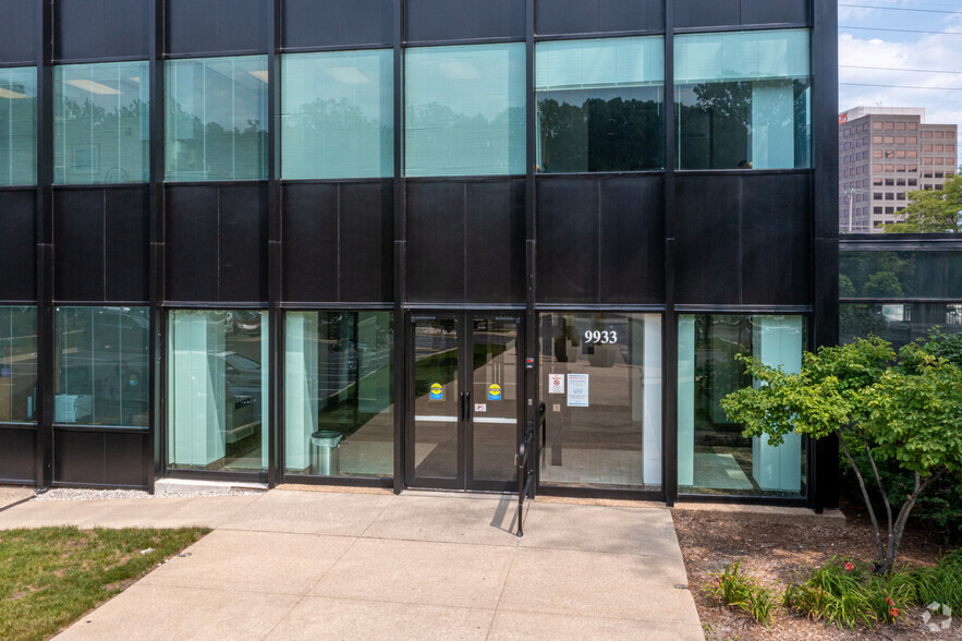 9933 Woods Dr, Skokie, IL à louer - Photo de l’immeuble – Image 3 sur 11