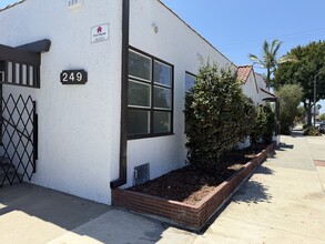 249 Redondo Ave, Long Beach, CA à louer Photo de l’immeuble– Image 2 sur 10