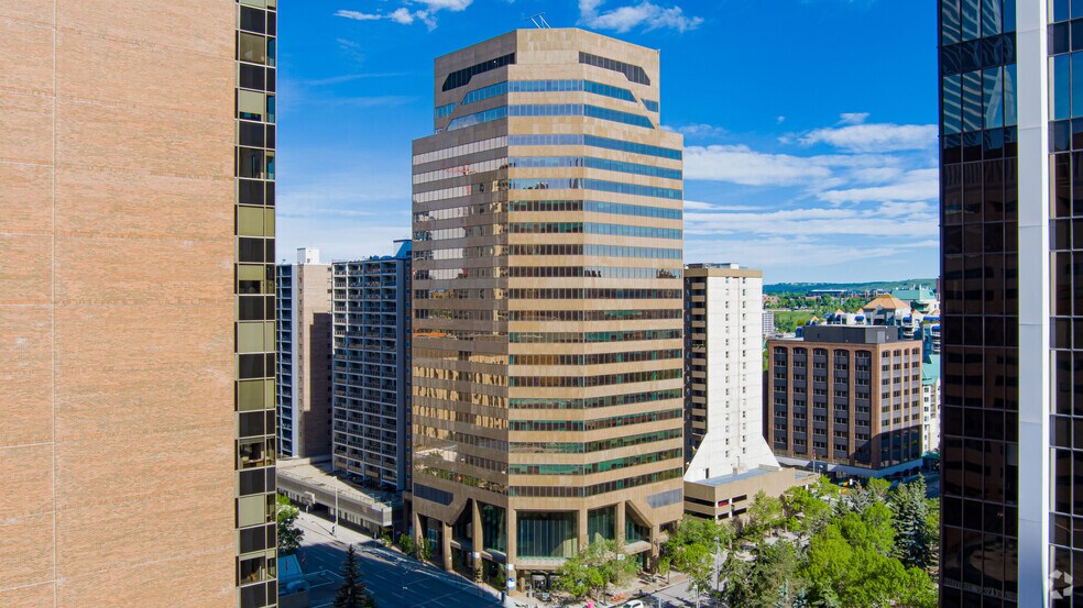 800 5th Ave SW, Calgary, AB à louer - Photo de l’immeuble – Image 2 sur 13