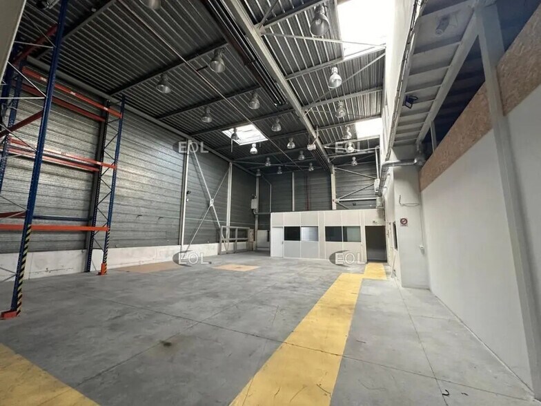 Local d’activités dans Aix-en-Provence à louer - Photo de l’immeuble – Image 2 sur 6