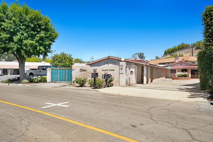 23951 Craftsman Rd, Calabasas, CA à vendre - Photo de l’immeuble – Image 3 sur 8