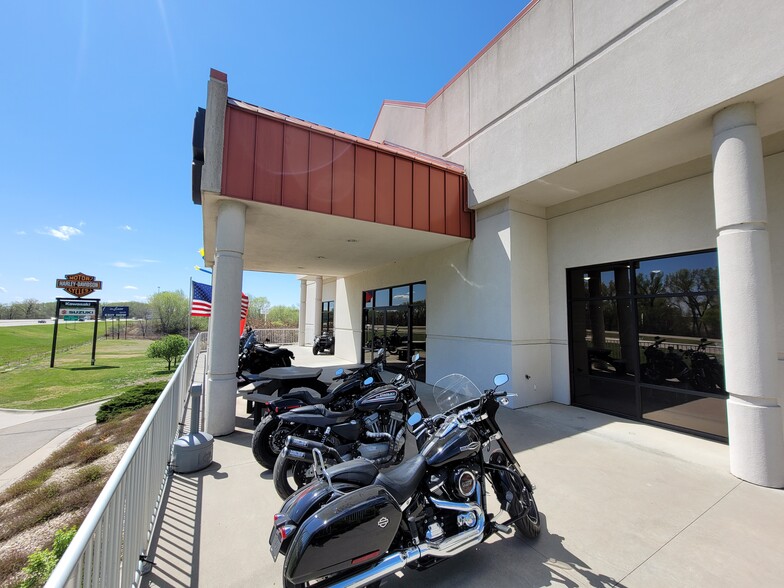 1021 Goldenbelt Blvd, Junction City, KS à vendre - Photo de l’immeuble – Image 3 sur 34