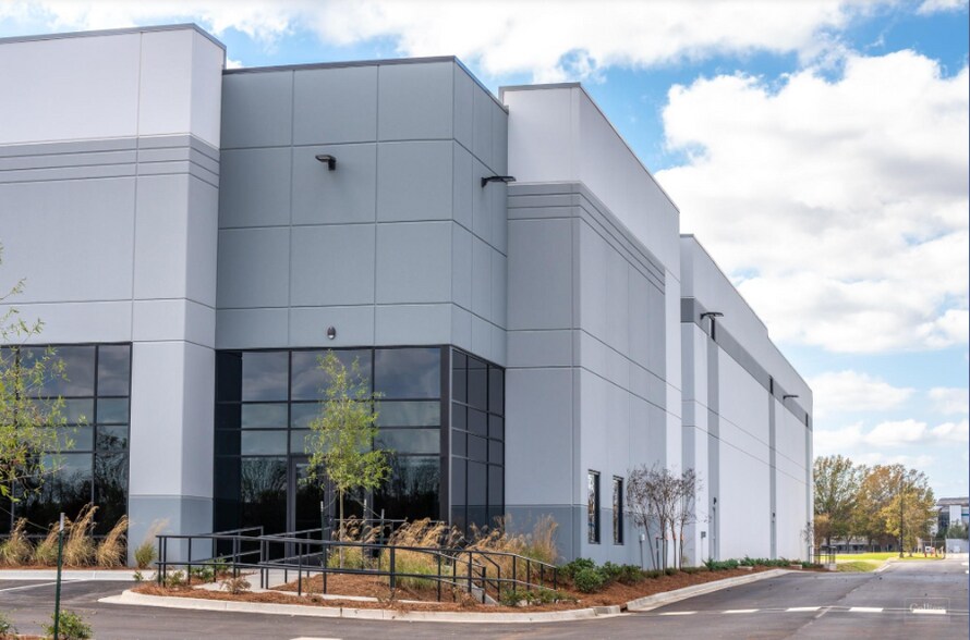 Jetplex Corporate Center Portfolio portefeuille de 2 biens à vendre sur LoopNet.fr - Photo principale – Image 1 sur 1