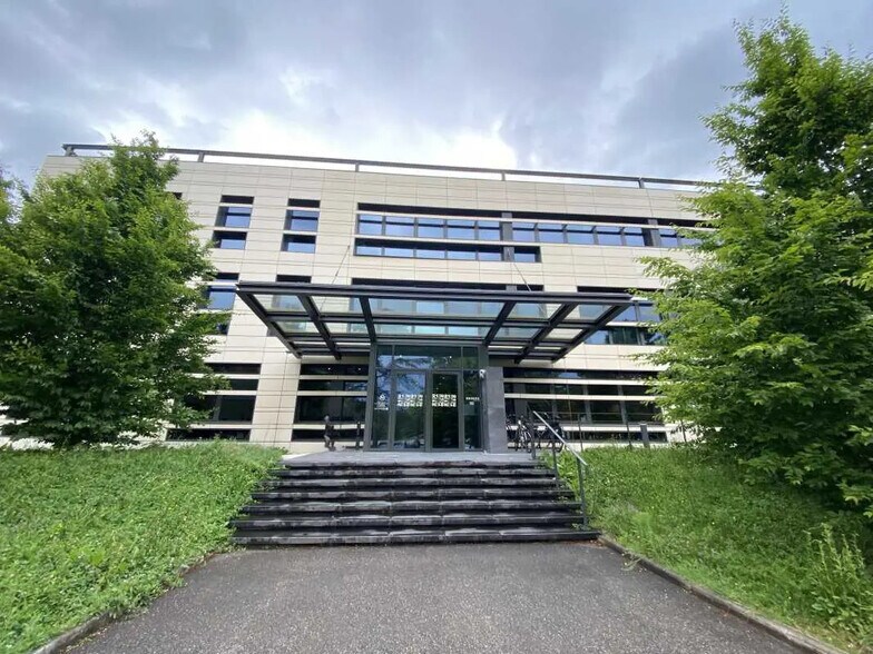 Bureau dans Écully à louer - Photo de l’immeuble – Image 1 sur 11