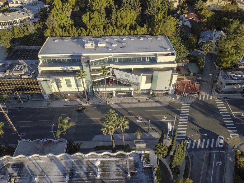 8305 W Sunset Blvd, West Hollywood, CA à louer - Photo de l’immeuble – Image 3 sur 46