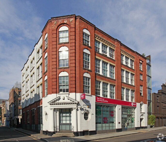 123 Golden Ln, Londres à louer - Photo principale – Image 1 sur 42