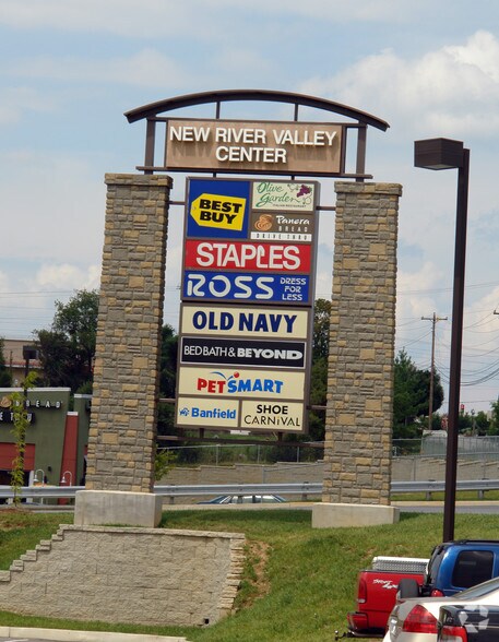 105-175 Shoppers Way, Christiansburg, VA à louer - Photo de l’immeuble – Image 3 sur 6
