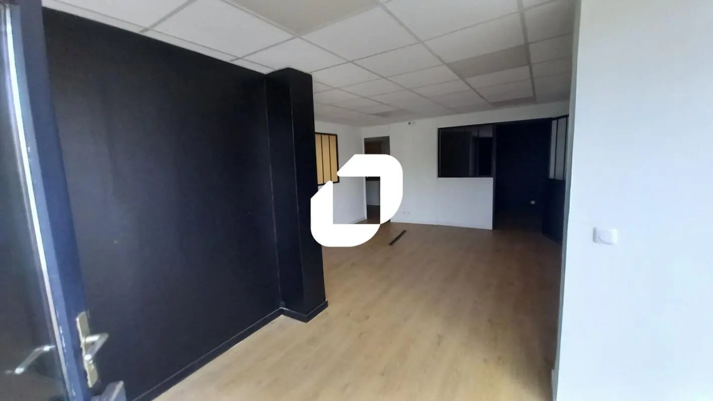 Local commercial dans VILLENEUVE-D'ASCQ à louer Photo de l’immeuble– Image 1 sur 8