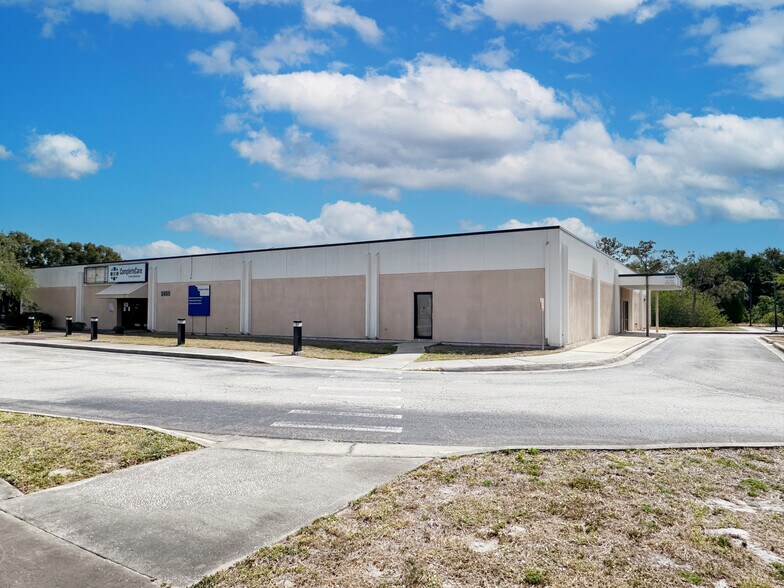 2400 N Courtenay Pkwy, Merritt Island, FL à vendre - Photo de l’immeuble – Image 1 sur 16