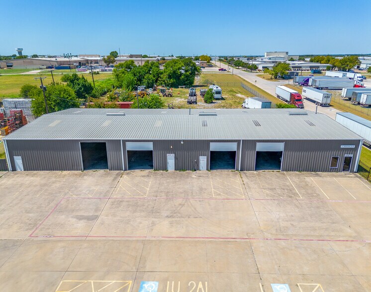 111 Industrial Blvd, Mansfield, TX à louer - Photo de l’immeuble – Image 2 sur 10