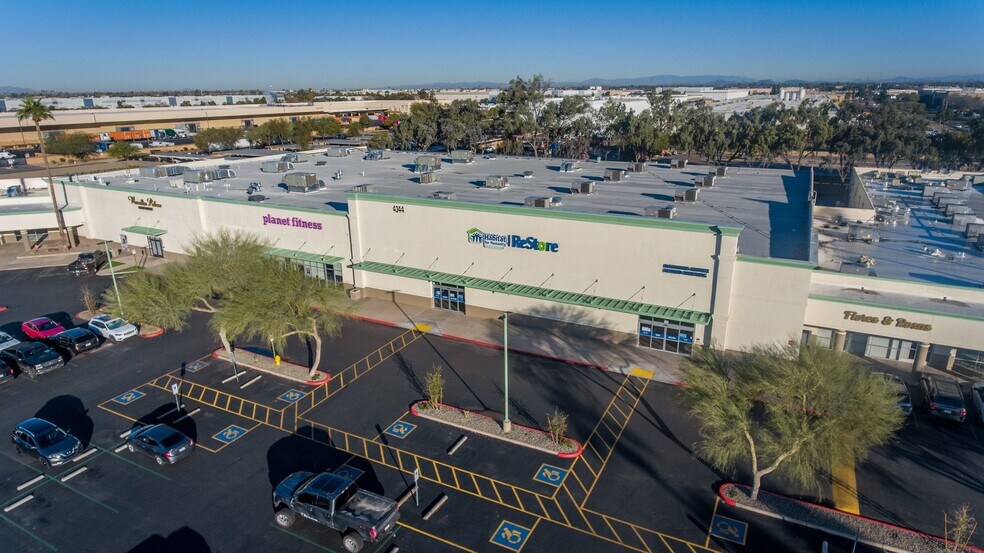 4344 W Indian School Rd, Phoenix, AZ à louer - Photo de l’immeuble – Image 3 sur 6