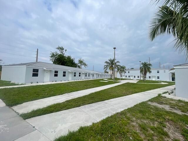 4333 Windsor Ave, West Palm Beach, FL à vendre - Photo de l’immeuble – Image 2 sur 17
