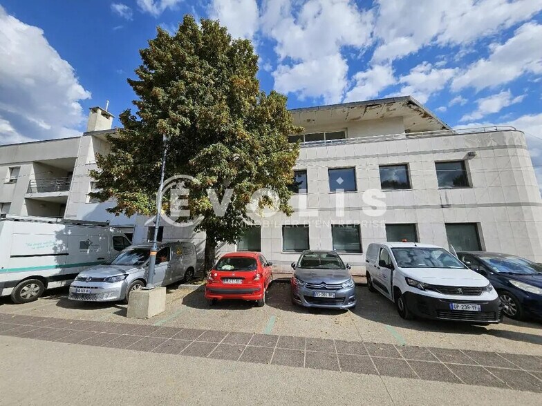 Local d’activités dans Sceaux à louer - Photo de l’immeuble – Image 1 sur 33