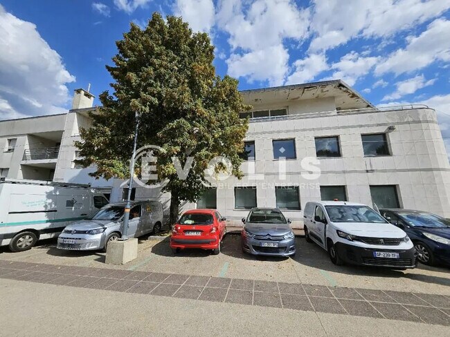 Plus de détails pour Local d'activités à louer