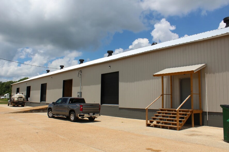 110 Howard Dr, Flora, MS à louer - Photo principale – Image 1 sur 8