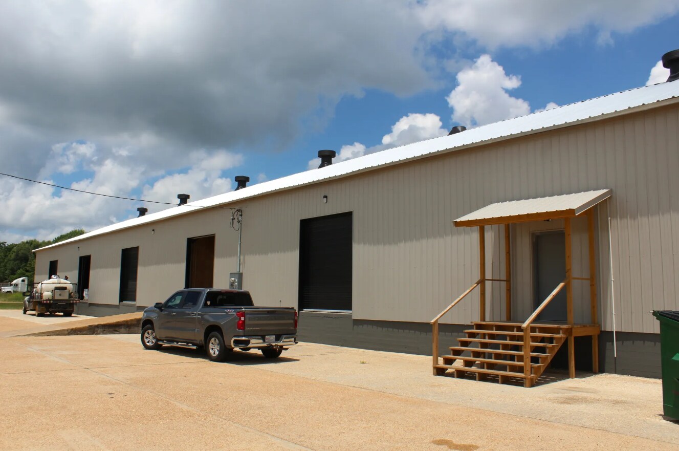 110 Howard Dr, Flora, MS à louer Photo principale– Image 1 sur 9