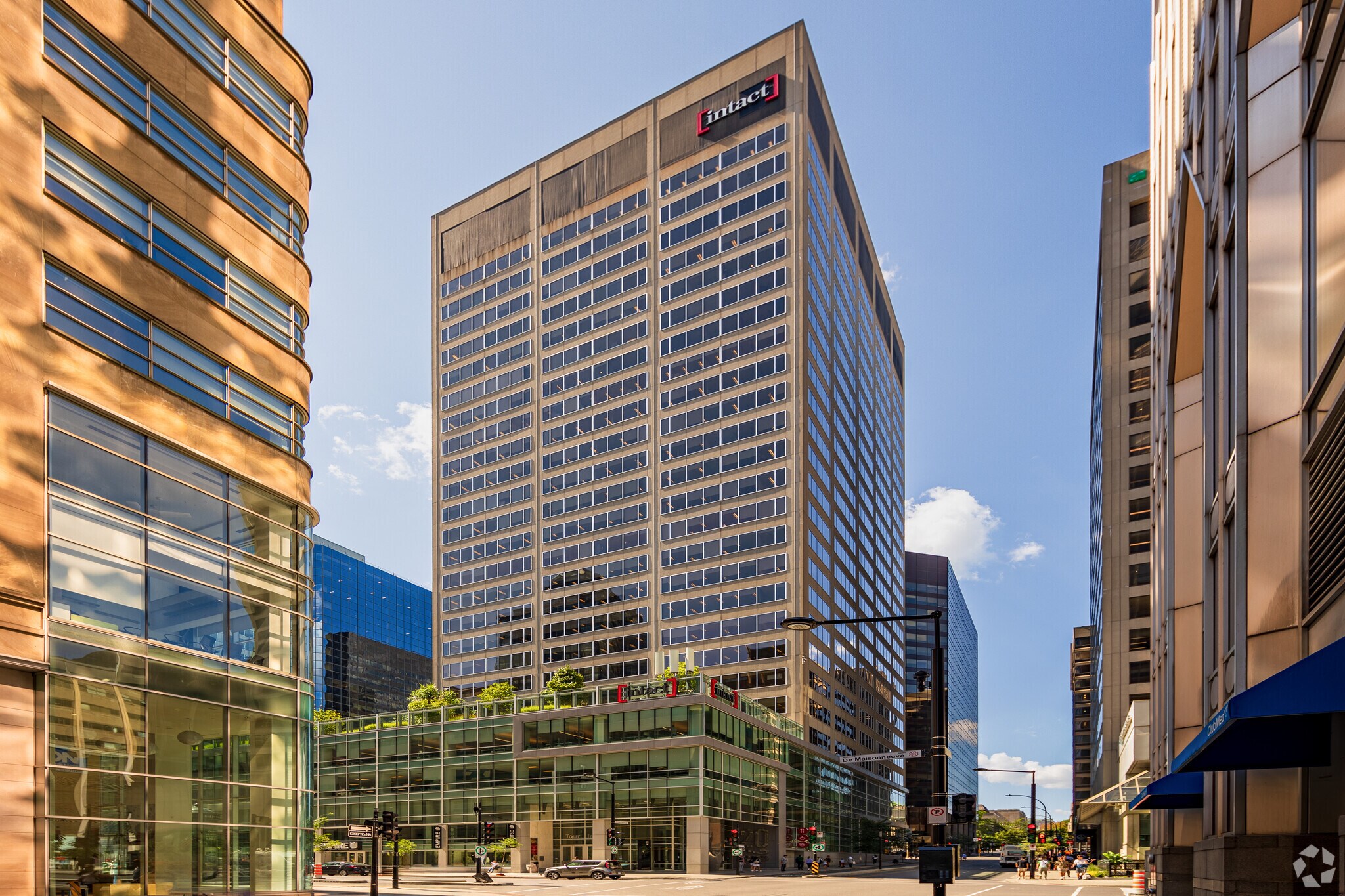 2020 Boul Robert-Bourassa, Montréal, QC à louer Photo de l’immeuble– Image 1 sur 6