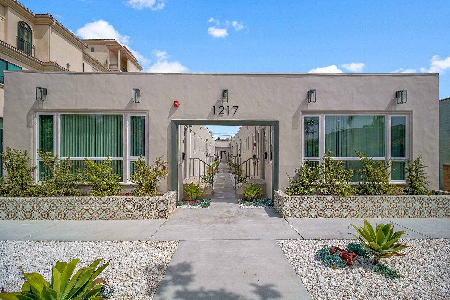 1217 9th St, Santa Monica, CA à vendre Photo de l’immeuble– Image 1 sur 8