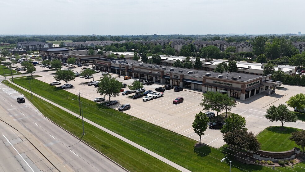 94th St & University Ave, West Des Moines, IA à louer - Photo de l’immeuble – Image 2 sur 14