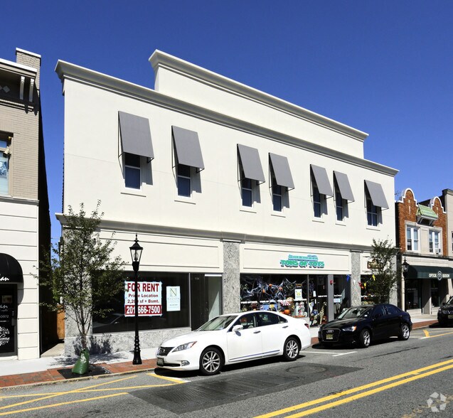 146 Westwood Ave, Westwood, NJ à louer - Photo principale – Image 1 sur 32