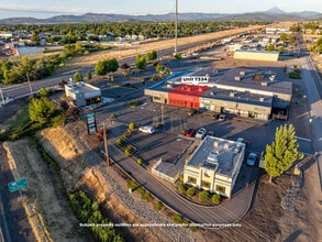 7334 Crater Lake Hwy, White City, OR à louer Photo intérieure– Image 1 sur 25