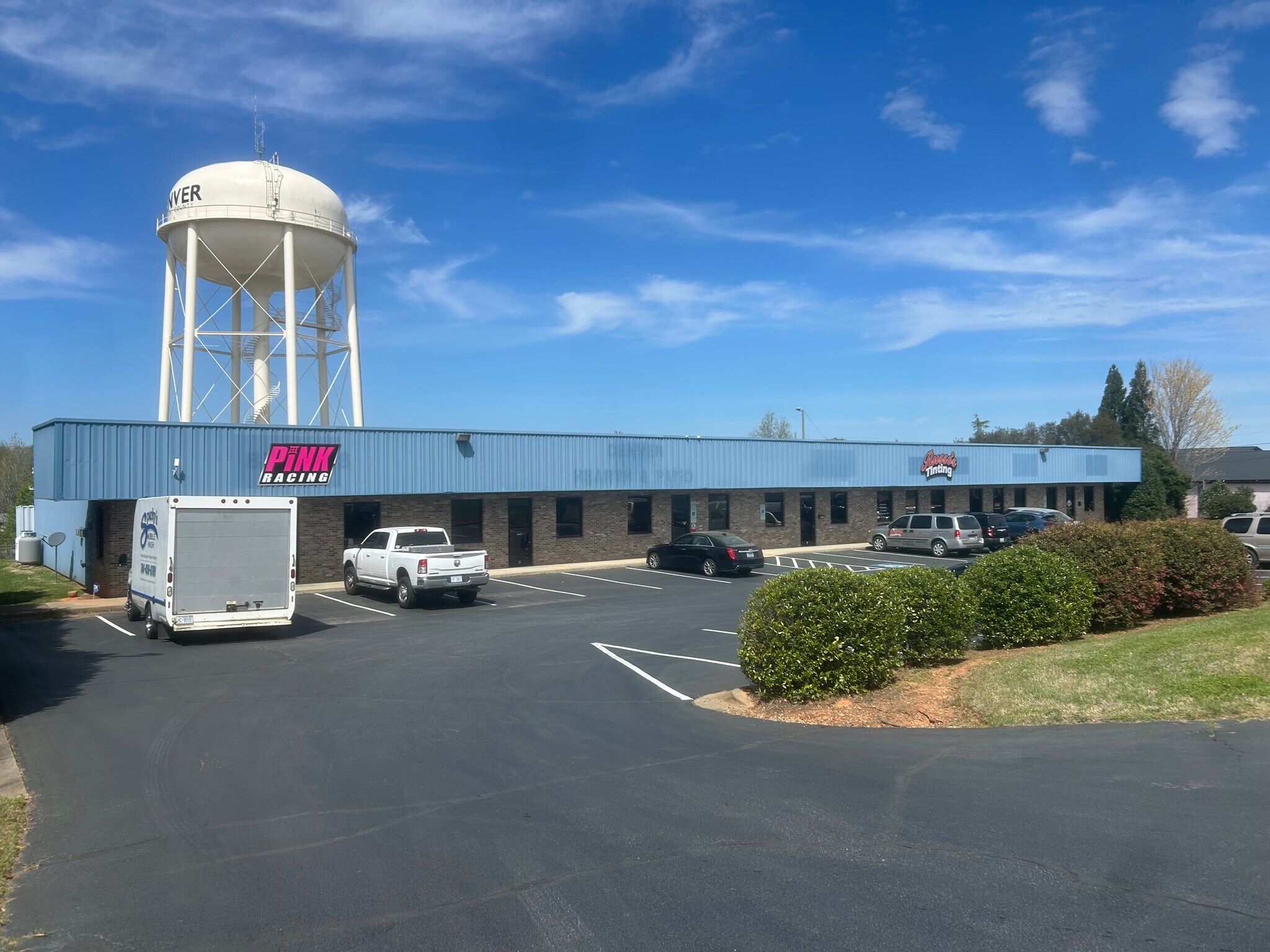 6137 Denver Industrial Park Rd, Denver, NC à louer Photo principale– Image 1 sur 7