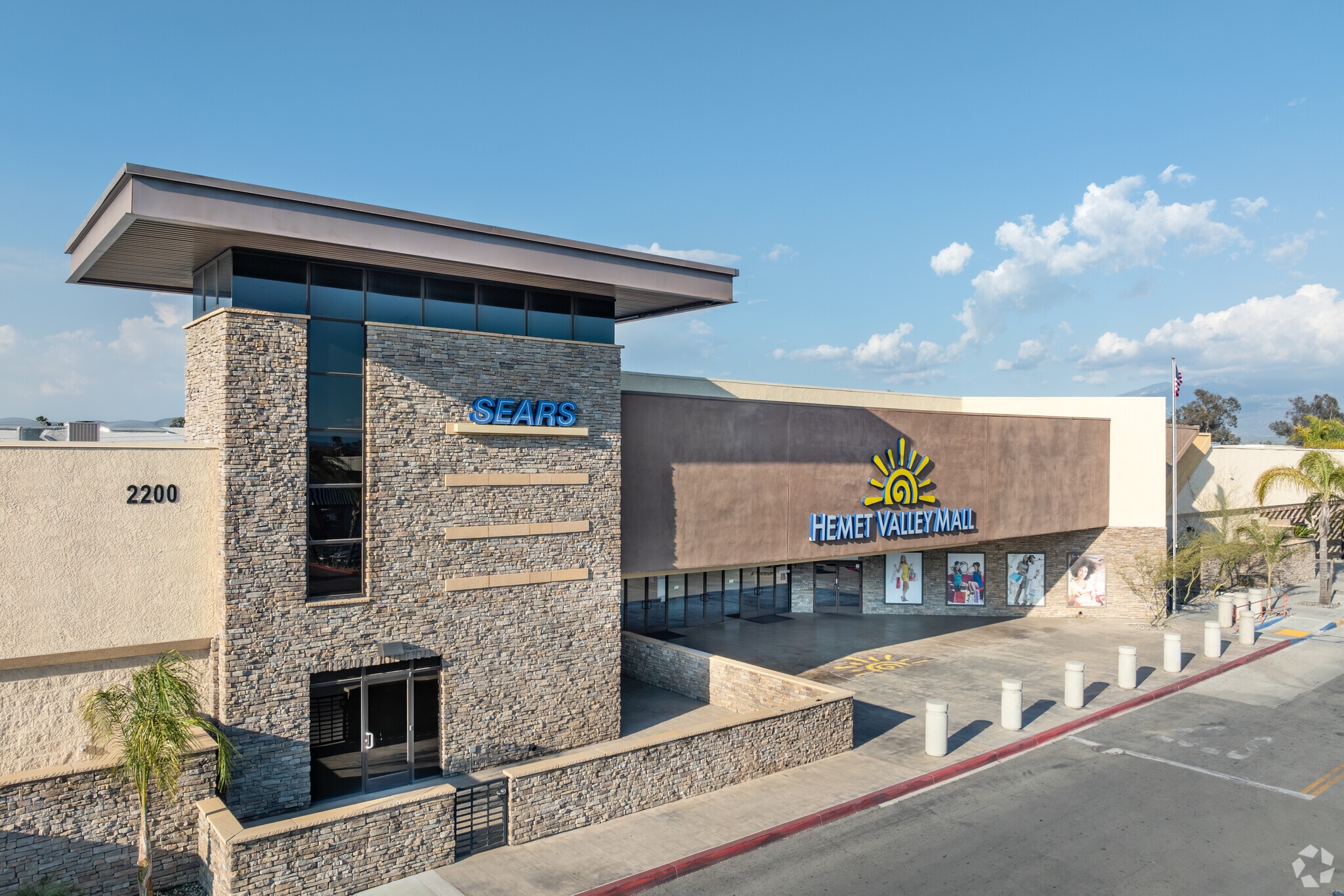 2200 W Florida Ave, Hemet, CA à louer Photo principale– Image 1 sur 14