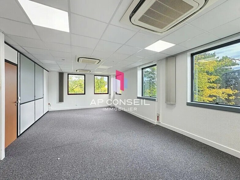 Bureau dans Saint-Germain-en-Laye à louer - Photo de l’immeuble – Image 1 sur 17