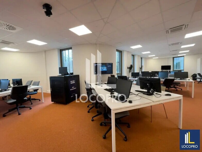 Bureau dans Aix-en-Provence à louer - Photo de l’immeuble – Image 3 sur 14