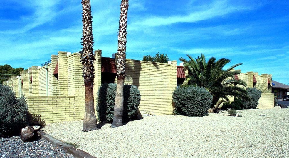 3040 E Cactus Rd, Phoenix, AZ à louer - Photo de l’immeuble – Image 2 sur 4