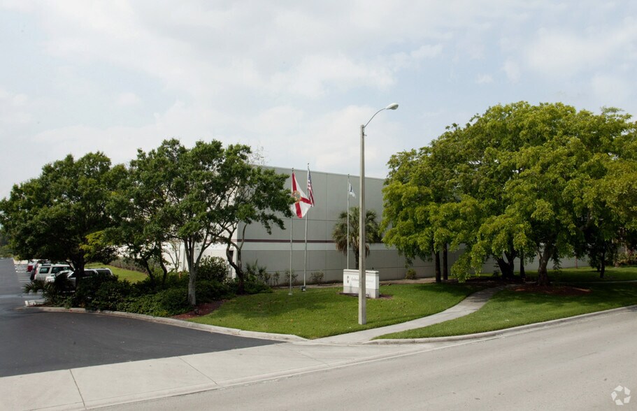 13801-13807 NW 4th St, Sunrise, FL à louer - Photo de l’immeuble – Image 3 sur 22
