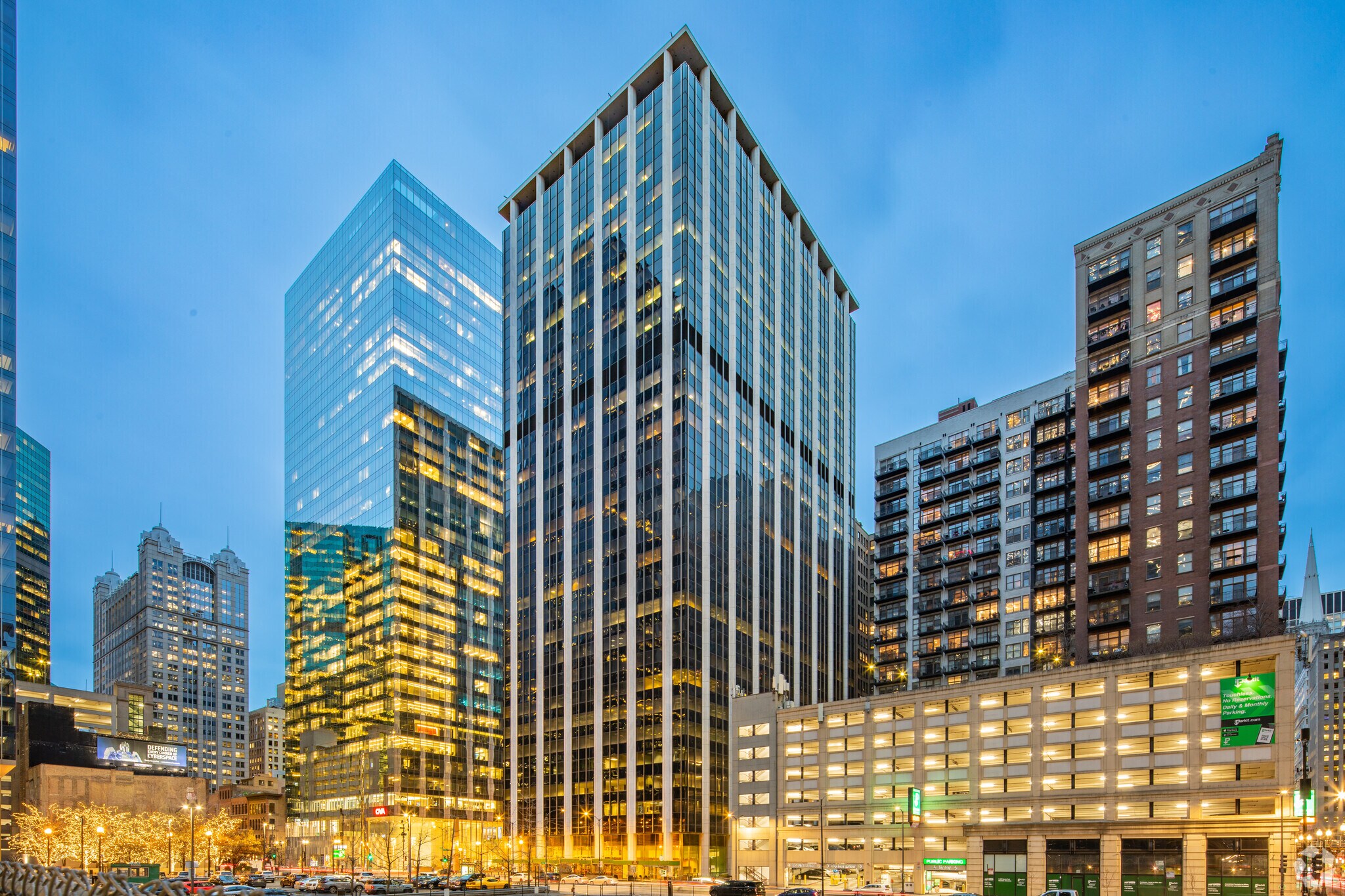 225 W Randolph St, Chicago, IL à louer Photo de l’immeuble– Image 1 sur 6