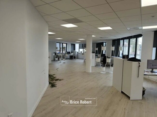 Plus de détails pour Bureau à louer