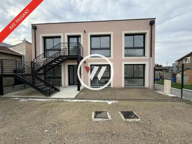 Plus de détails pour Local d'activités à louer